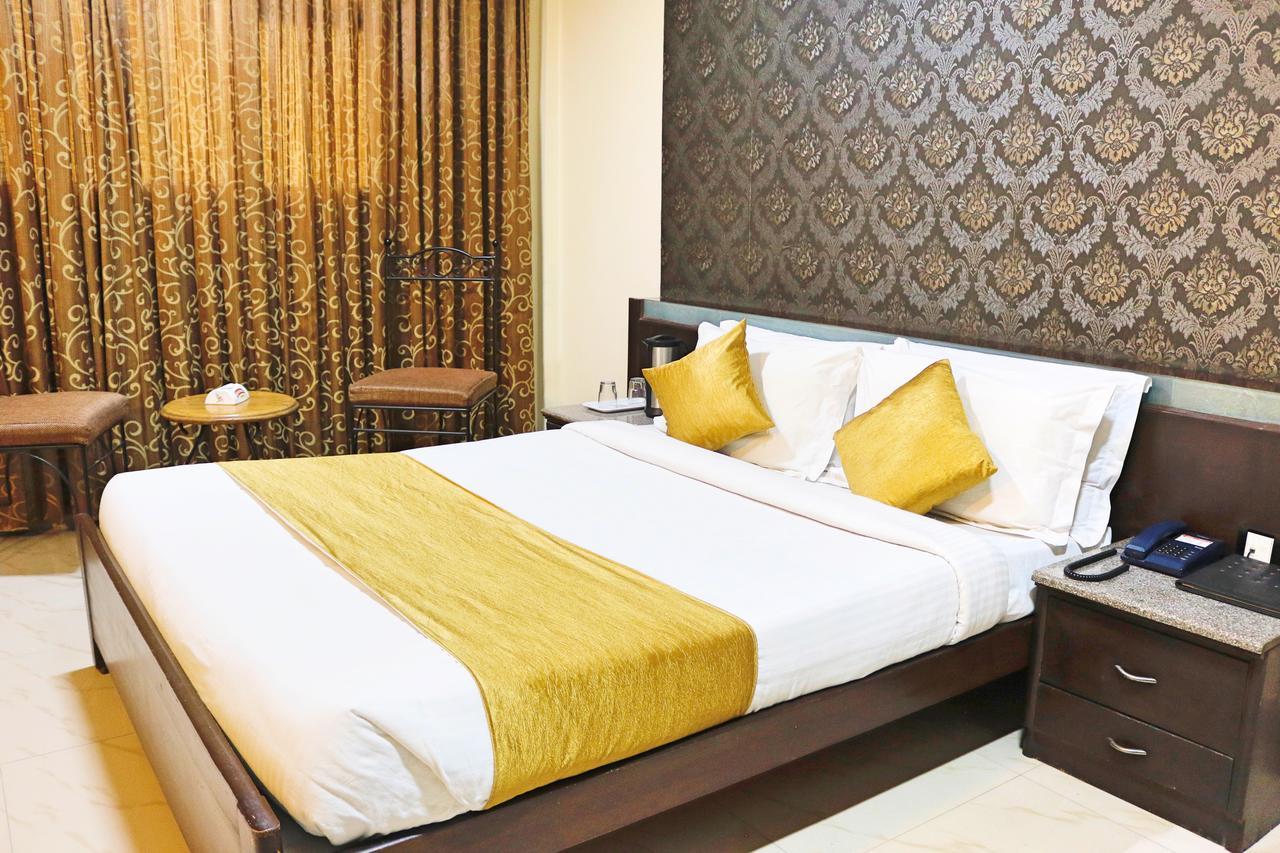 Hotel The Club à Bangalore Extérieur photo