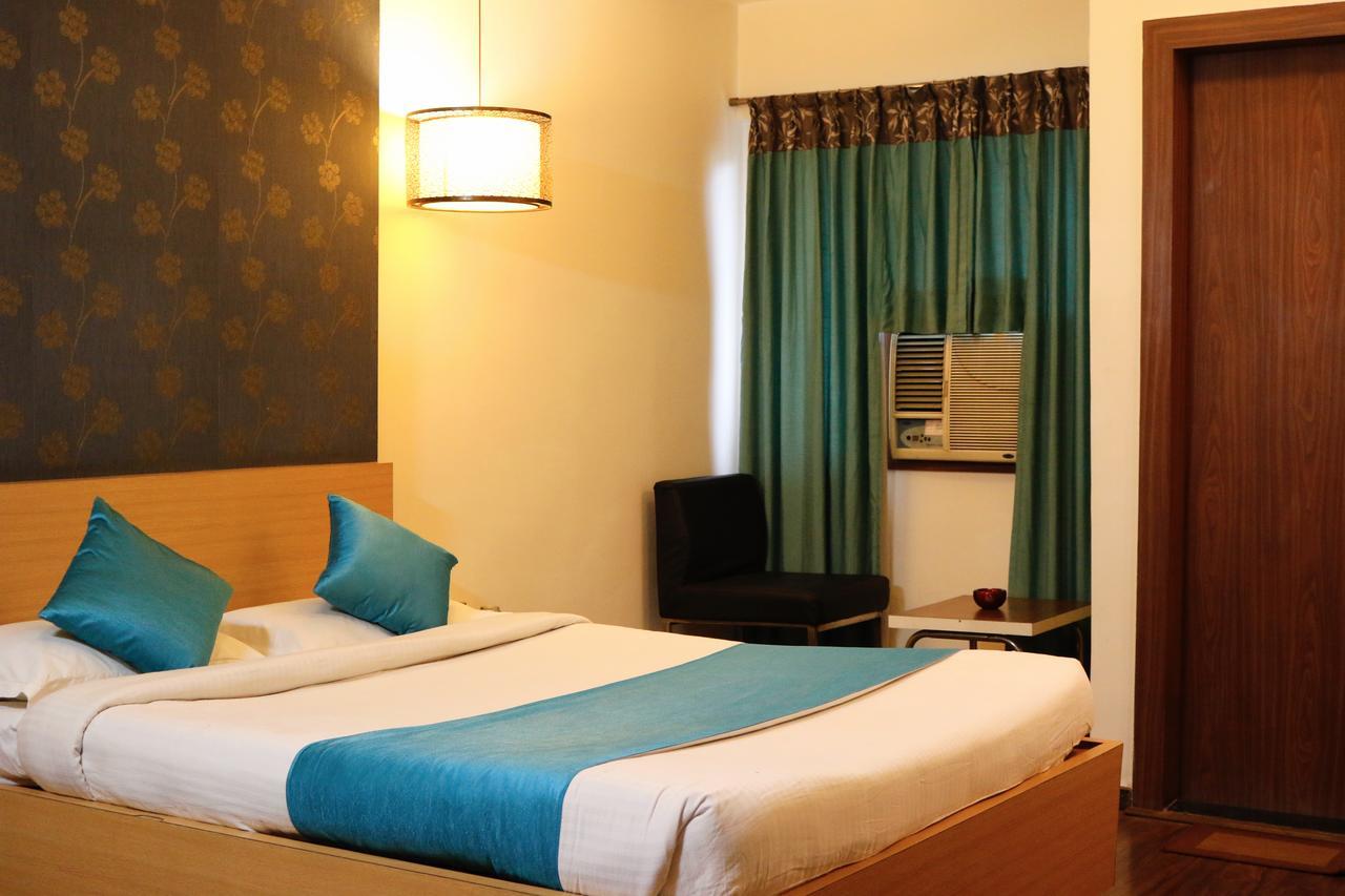 Hotel The Club à Bangalore Extérieur photo