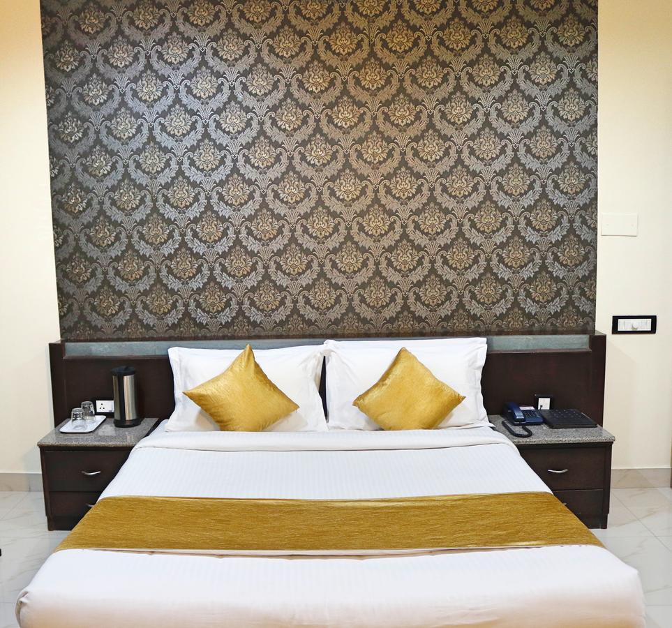 Hotel The Club à Bangalore Extérieur photo