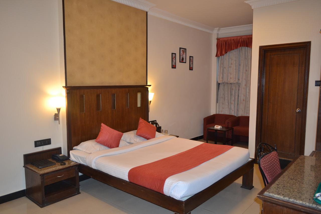 Hotel The Club à Bangalore Extérieur photo