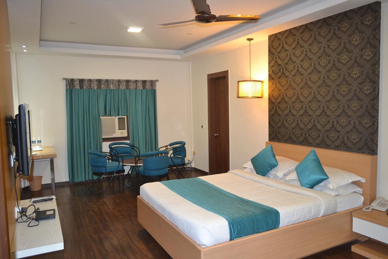 Hotel The Club à Bangalore Extérieur photo