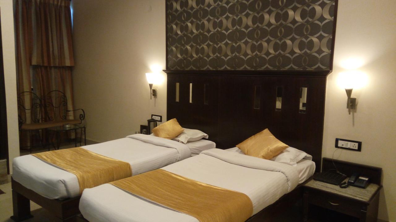 Hotel The Club à Bangalore Extérieur photo